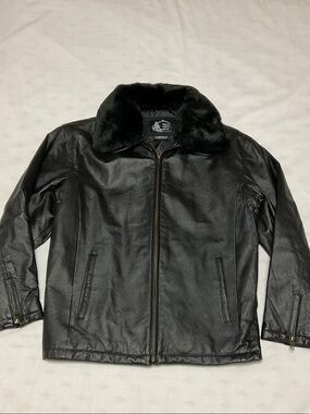 Genuine Leather NWOT Great Bear Jacket with Removable Faux Fur Collar. Large